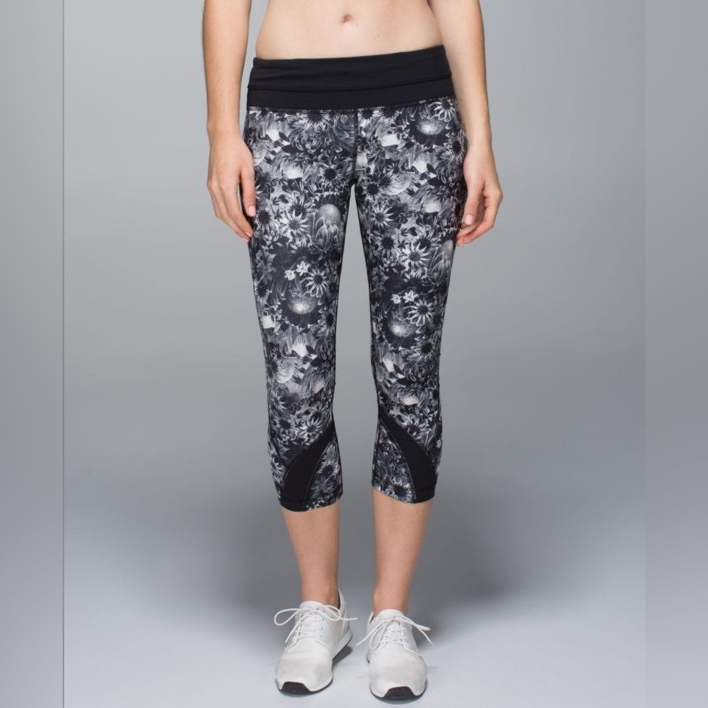 Lululemon Run Inspire Crop II in Flowabunga Black Angel Wing Size 10